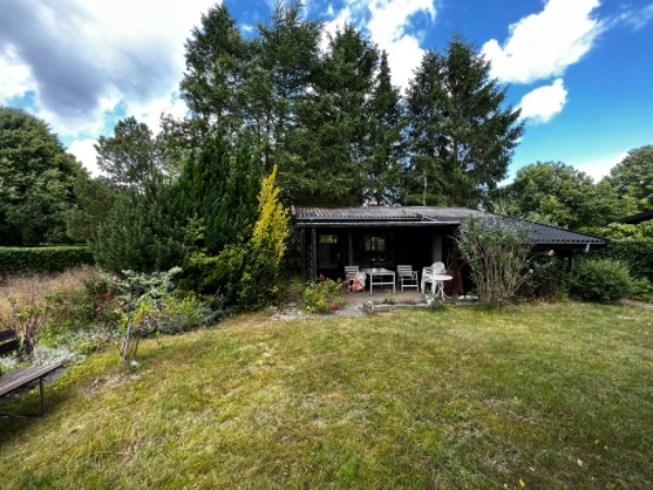 Træterasse på va 20 kvm i kolonihave hus.