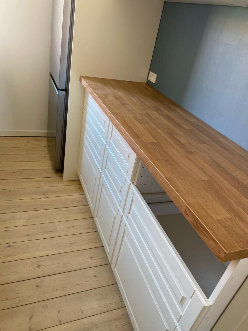 Hjælp til greb og hylder i køkken