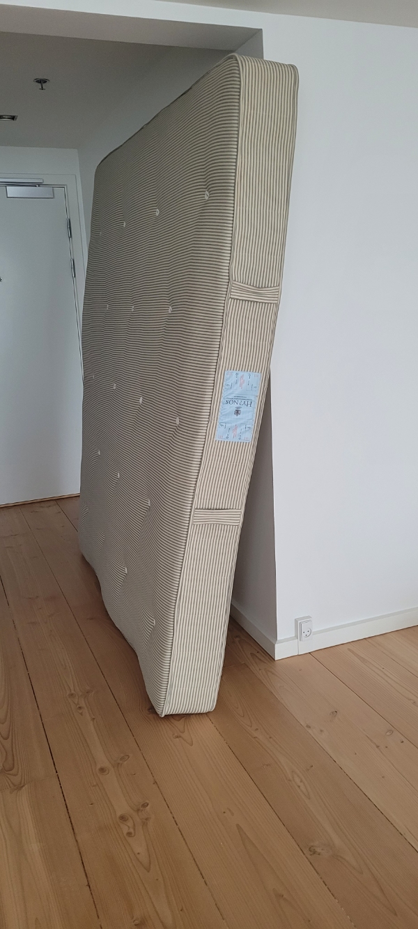 Hentet madras 180x200 som skal køres væk fra islandsbrygge 