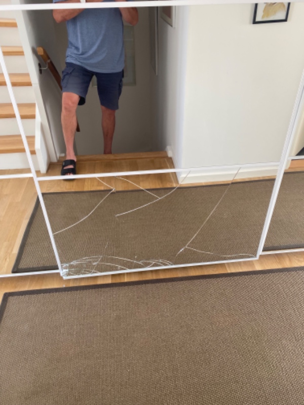 Jeg skal have afmonteret defekte skydelåger og monteret nye skydelåger på Ikea Pax garderobeskab