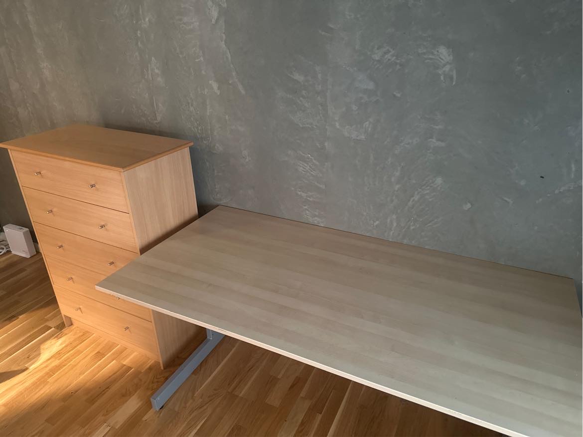 Hjælp til at flytte 3 ting udenfor som ‘storskrald’.