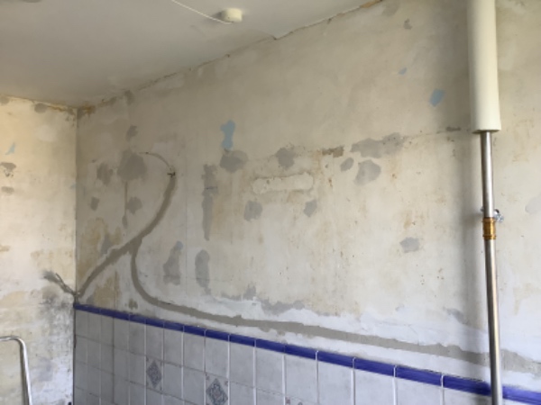 Fuld spartlet vægge i køkken der er 1,77m* 3,40 Og opsætning af Ikea køkken