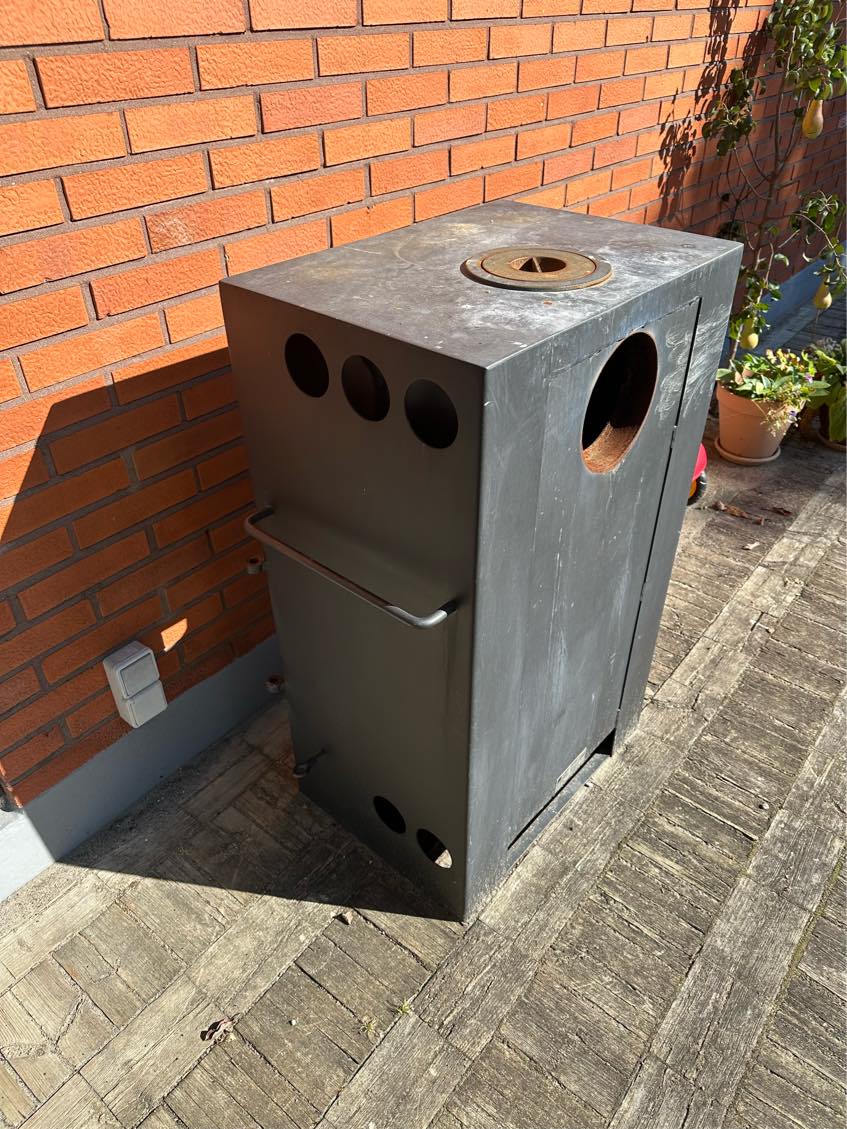 Fjern gammel brændeovn og kør den på genbrug