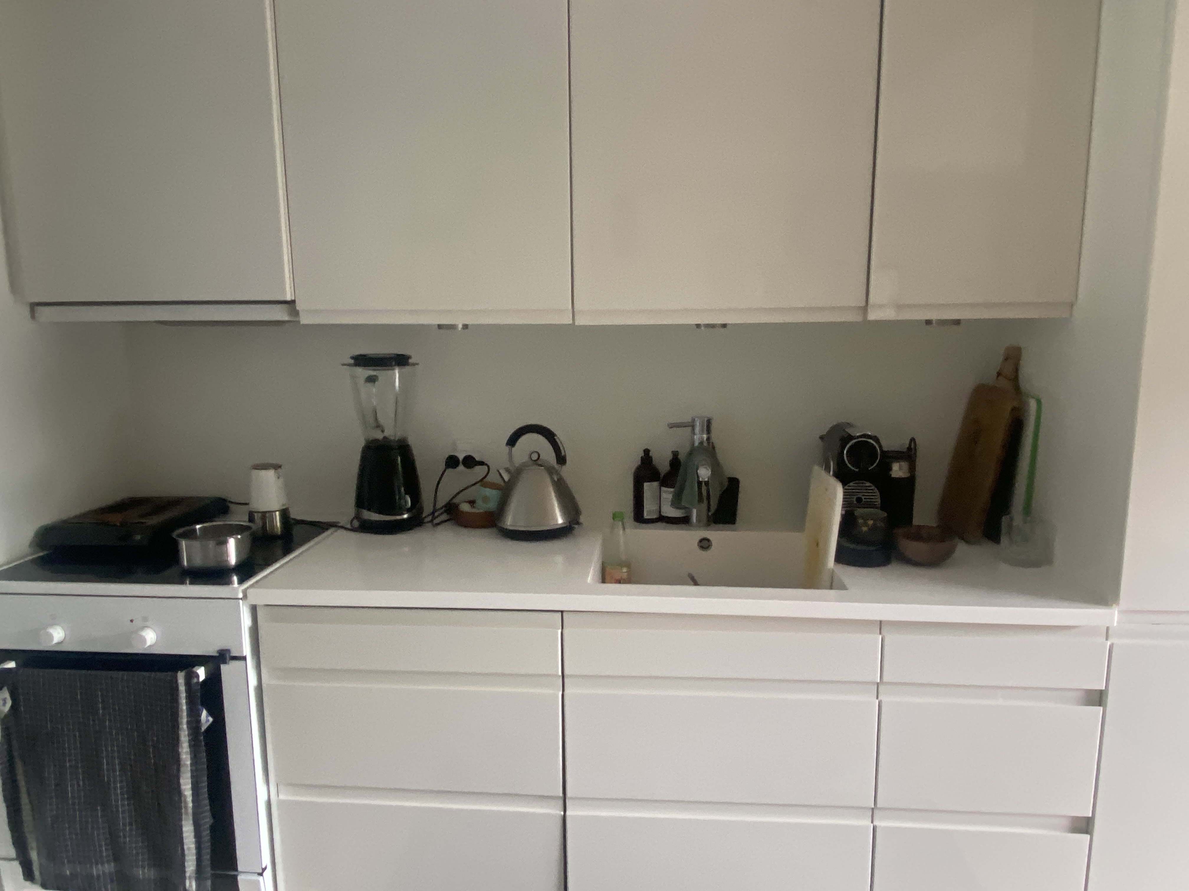 Opsætning af fliser på køkkenvæg