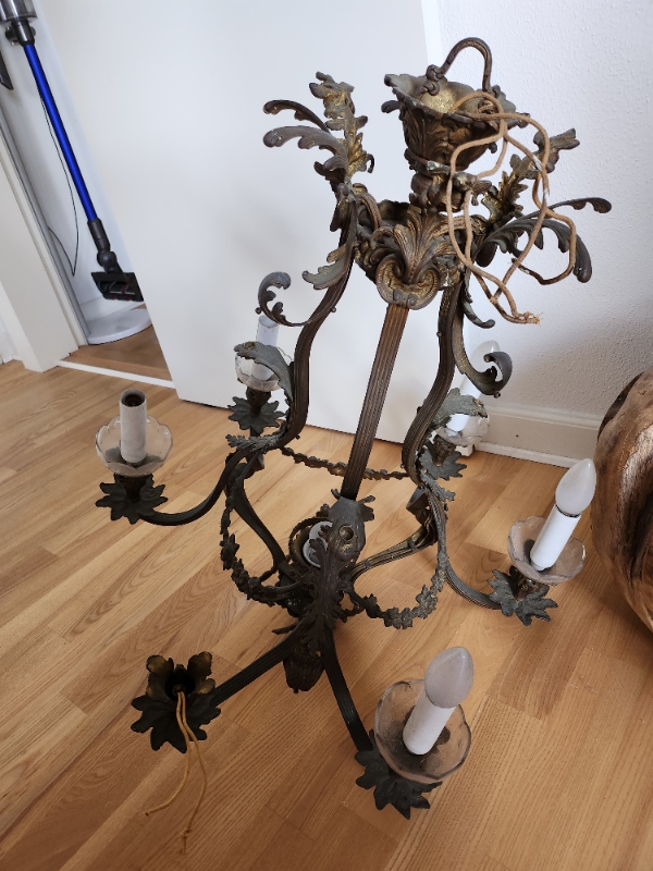 Nye ledninger / gammel lysekrone