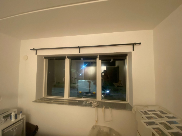 Hjælp til montering af gardiner