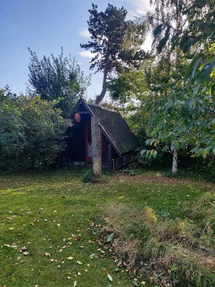 Nedrivning af to skure, mindre anneks samt lille jolle på sommerhusgrund i Høve strand