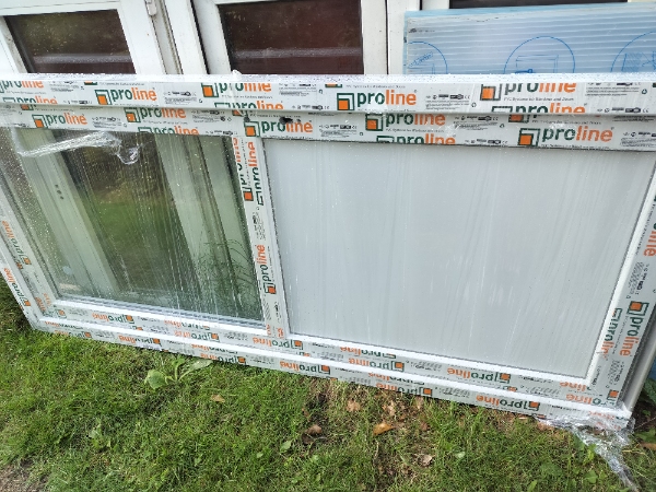 Yder dør skiftes, gamle dør afmonteres, ny sættes i.