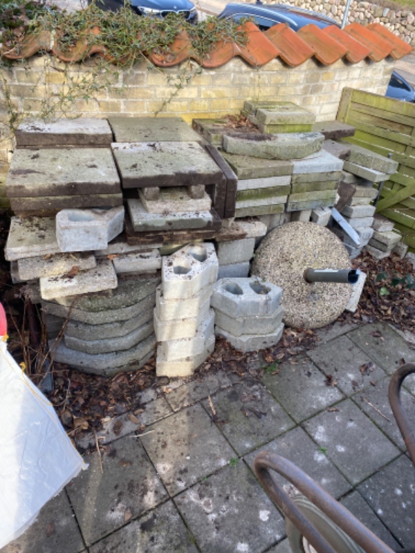 Bortkørsel af fliser til genbrugsplads