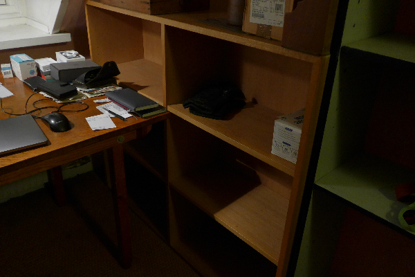 Bortskaffelse af 5 reoler og 2 skabe