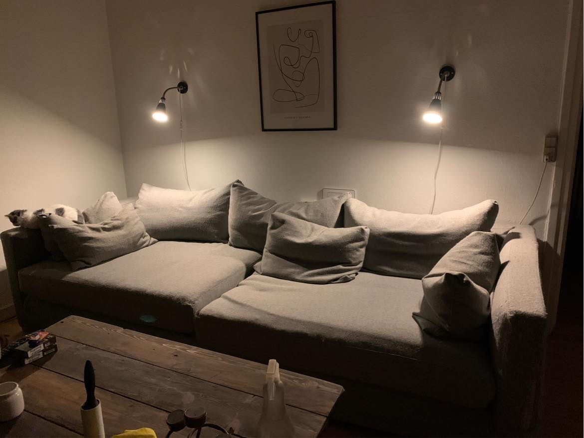 Hjælp til at save en sofa over og hjælp til at hente en ektorp sofa i Helsingør i stueetagen og køre til Hillerød og op på 2 sal.