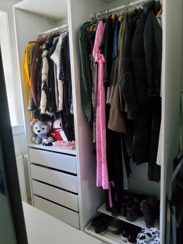 Samlet og monteret skydelåger til skab.