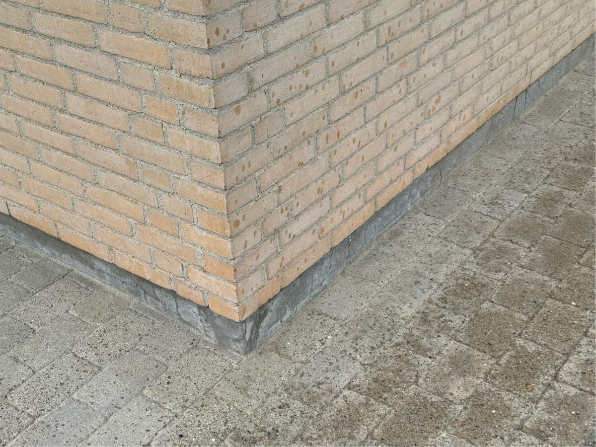 Sokkel reparation + skift af dilatationsfuge i mur