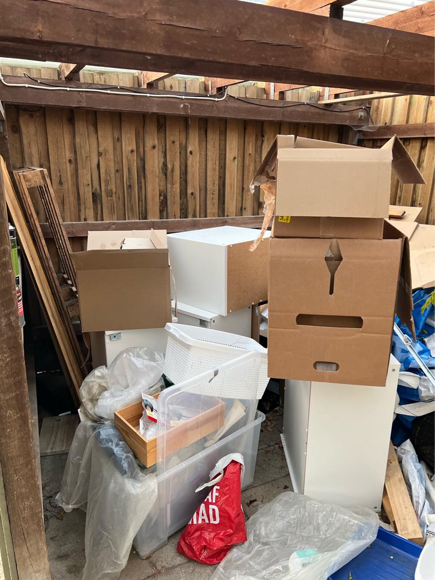 Afhentning af 15+ m3 affald (døre og skabe)