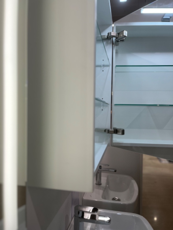 Opsætning og tilslutning af spejl på badeværelse, udskiftning af ledspot på badeværelse,