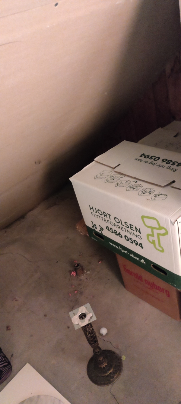 Tømning af loftsrum.