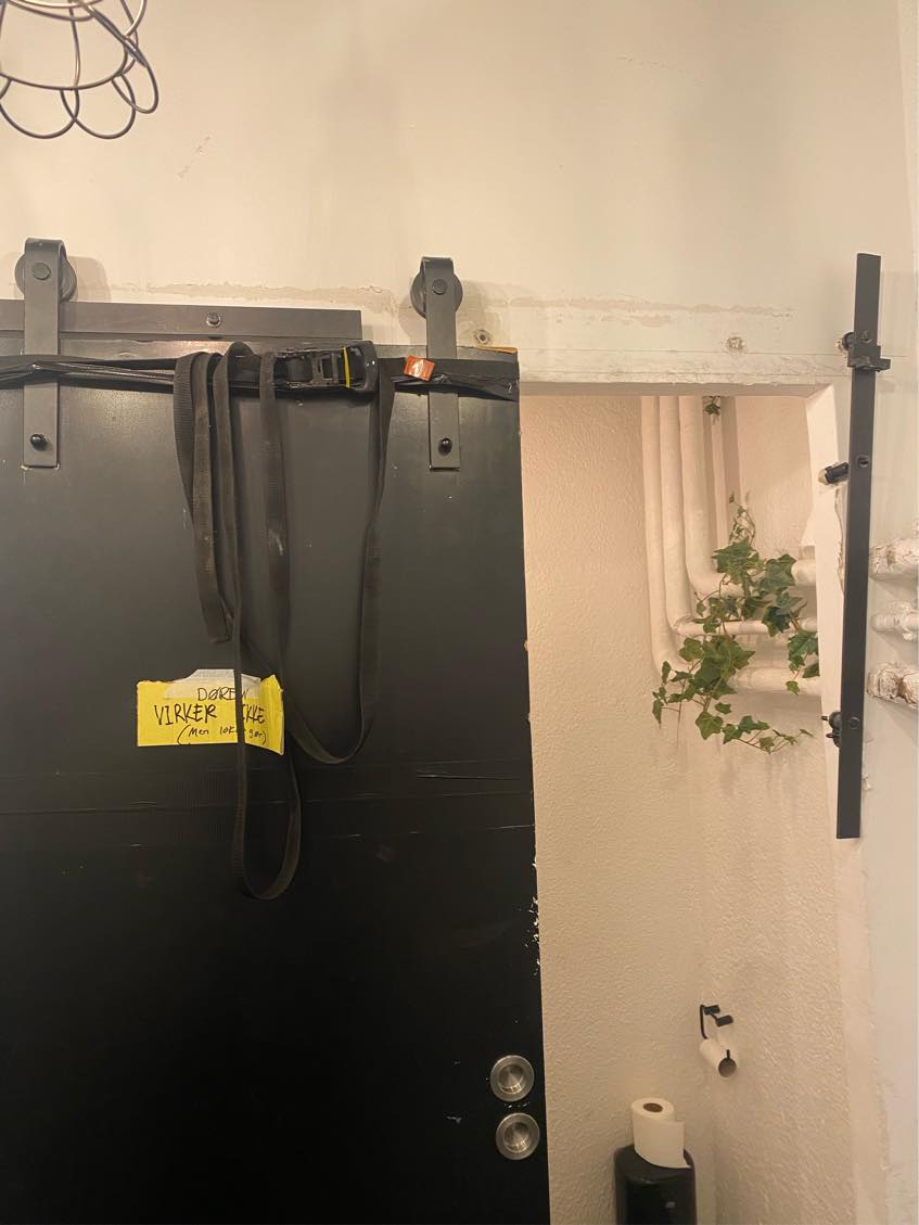 Reparation af skydedør + skinne