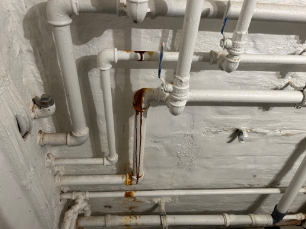 Fikse utætte vandrør 