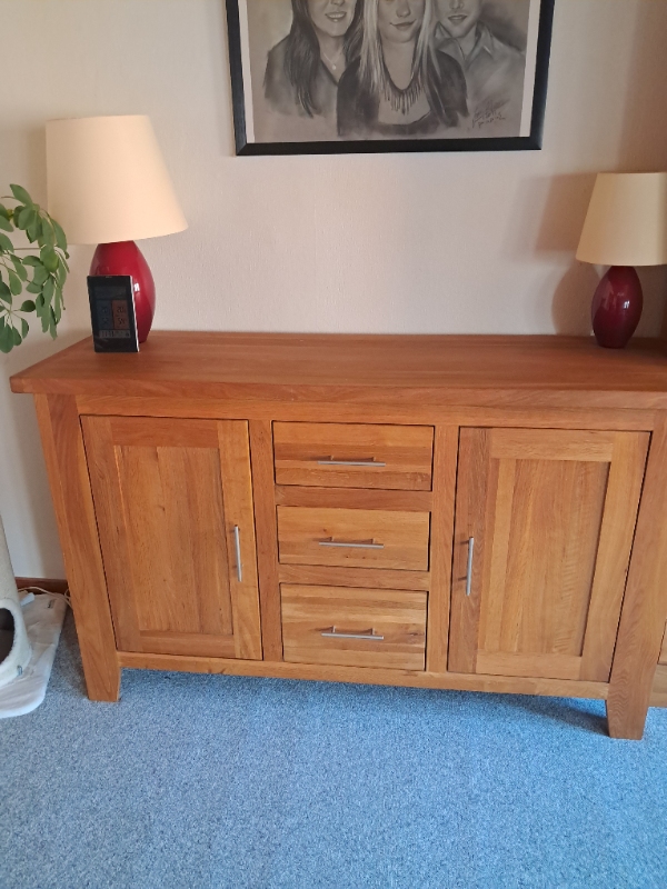 Køre 2 møbler .1skænk og et skab