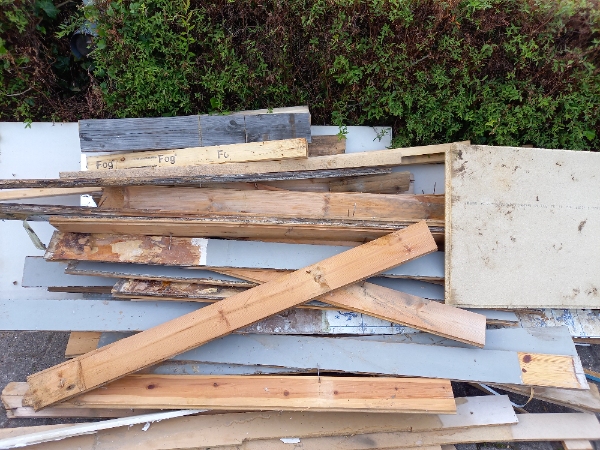 Afhente byggeaffald, køkken + gulv ca. 20m3