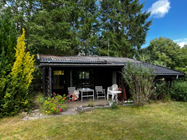 Træterasse på va 20 kvm i kolonihave hus.