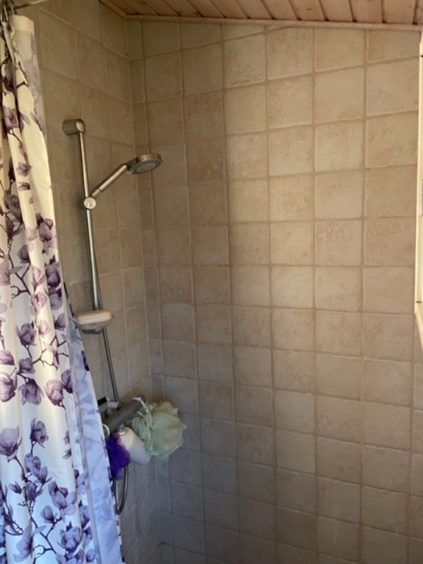 Lille Badeværelse - Udskiftning af klinker og lægning af gulvvarme