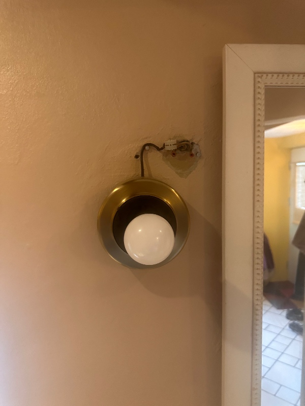 opsætning av lampe på badvarsel trådløs knap og knap in i stue
