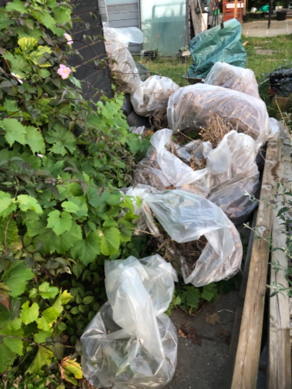 Haveaffald og lidt andet til genbrugsstation