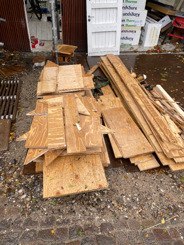 afhentning af byggeaffald i weekenden