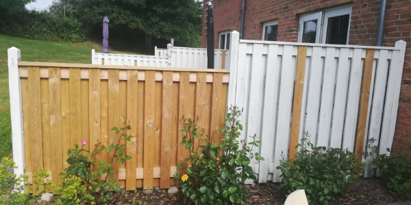 Maling af plankeværk ved tre andelsboliger