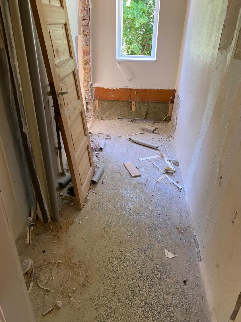 Hjælp til at fjerne brædder og murbrokker + terrazzo gulv i badeværelse