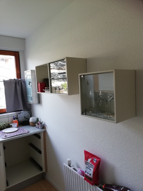 Reparation og genopsætning af reol