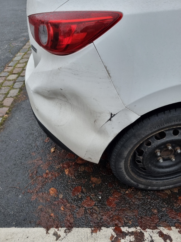 Udbedring af bule I plastskærm, evt lakering