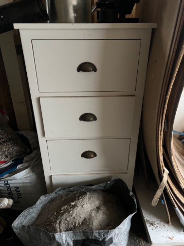 Vi har en større mængde forskelligt affalds som skal på genbrugspladsen