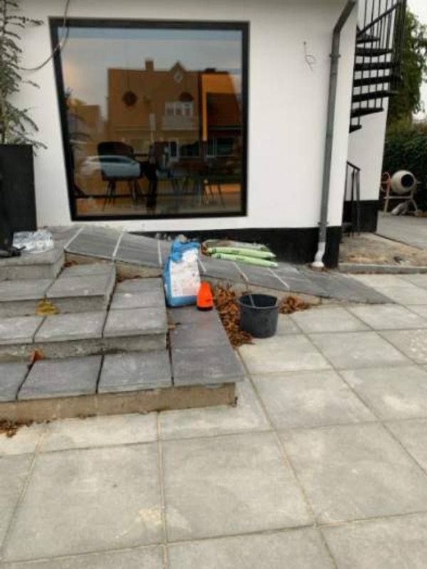 Færdiggøre trappe - fuge, pudse og rette til