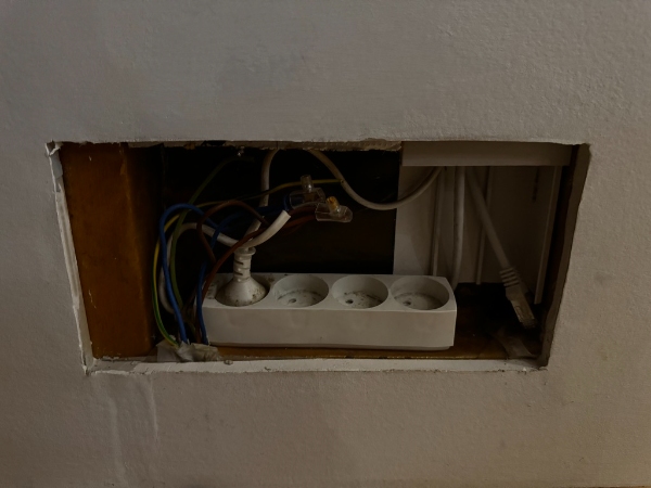 Ophængning af TV på væg