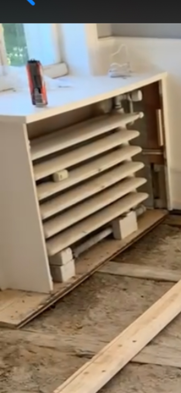 Støbejernsradiatorer fjernes