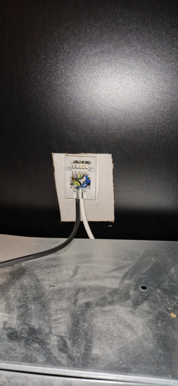 Montering af induktionskogeplade