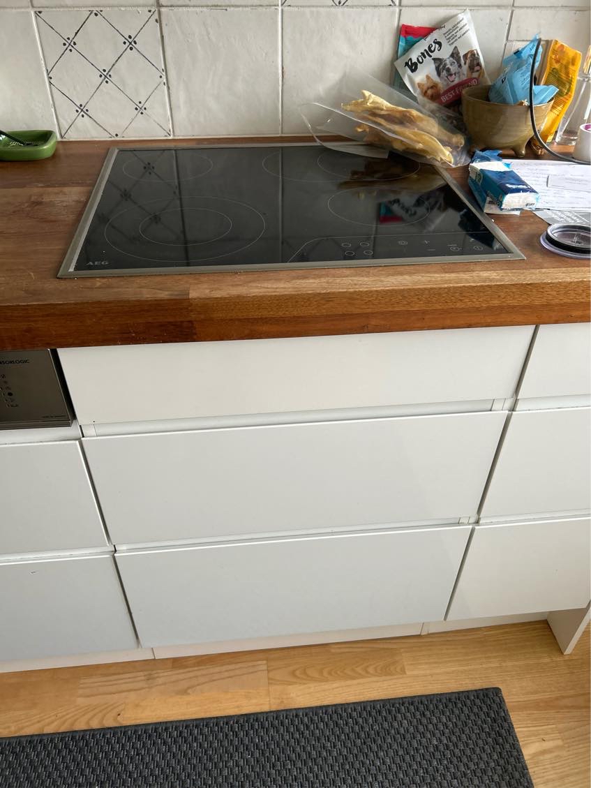 Opsætte en kogeplade med ventilatio.