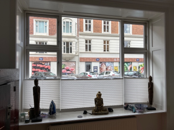 Maling af plankeværk ved trappe og vindueskarme