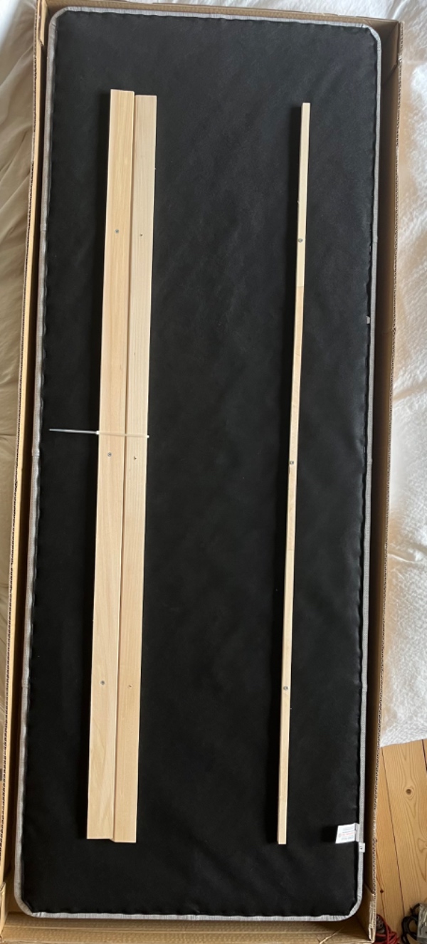 Jeg ønsker et tilbud på følgende opgaver: 1) Opsætning af gardinskinner i loftet ved fire vinduer.