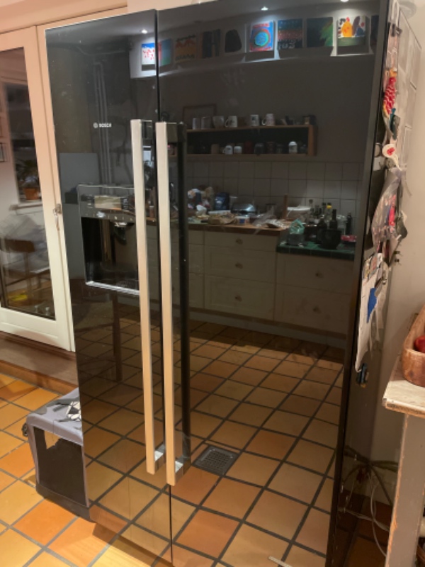 Bortskaffelse af køleskab.