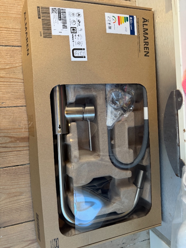 Skift af køkkenvandhane, og en ballofix og tætn afløb