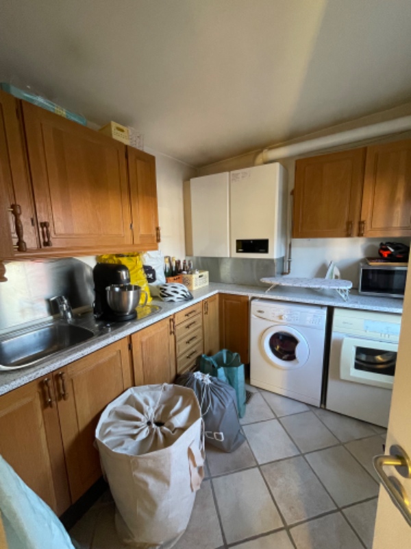 Malet 2x hvid på 135 kvm hus indenfor inkl. 3 vægge af en farve