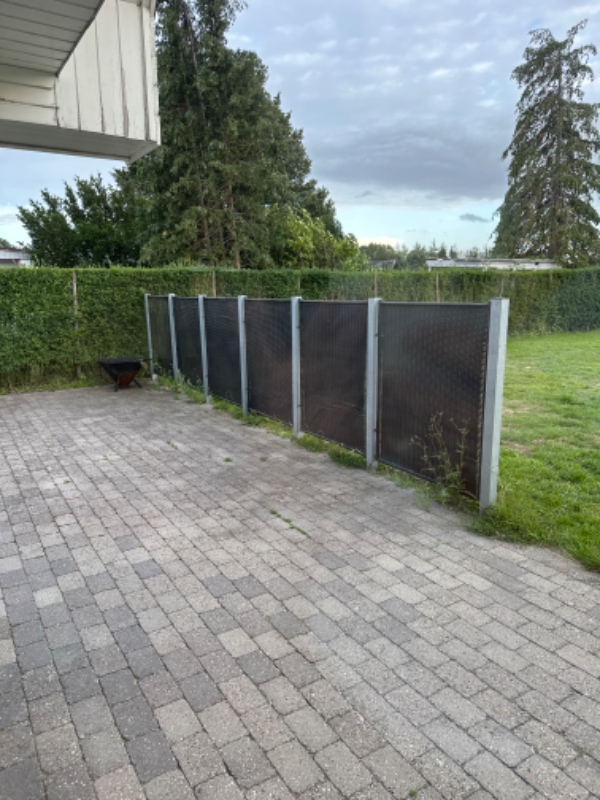 Fjerne ukrudt fra fliser og hæk