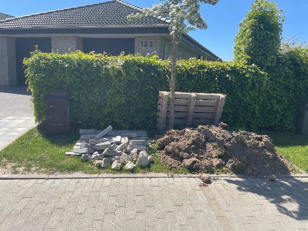 Afhentning af jord og fliser