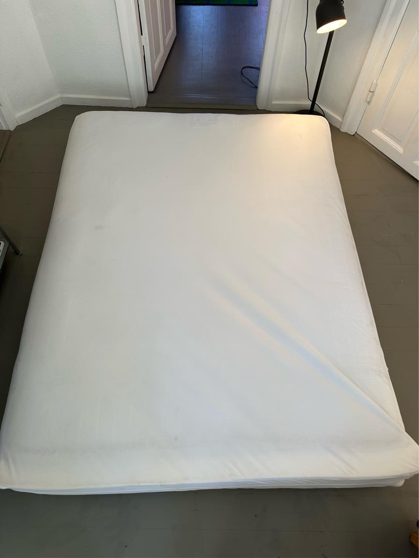 Kørt en madras på lossepladsen