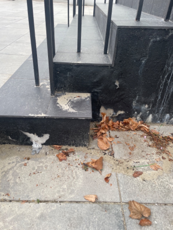 Fugning af altan Loftmaling og reparation Vinduesparti maling Juster havedør Varmepumpekasse Trappereparation Montering af fodliste Fastgør dørhåndtag