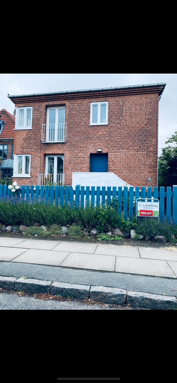 Opsætning af træ hegn i forhave