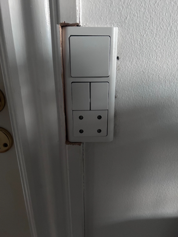 Opsætning af lamper og udskift af stikkontakt